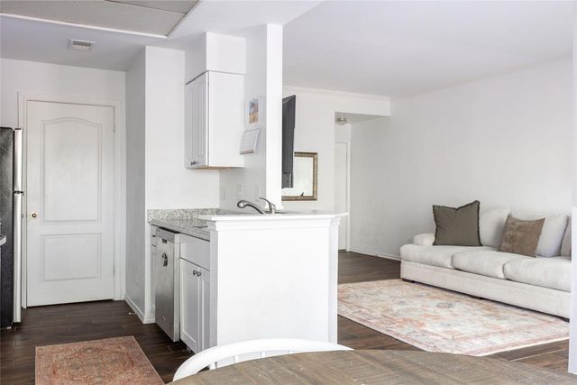 6000 Shepherd Mountain CV 1102, Austin, TX 78730