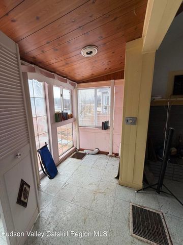 26 Rose Street, Niverville, NY 12130