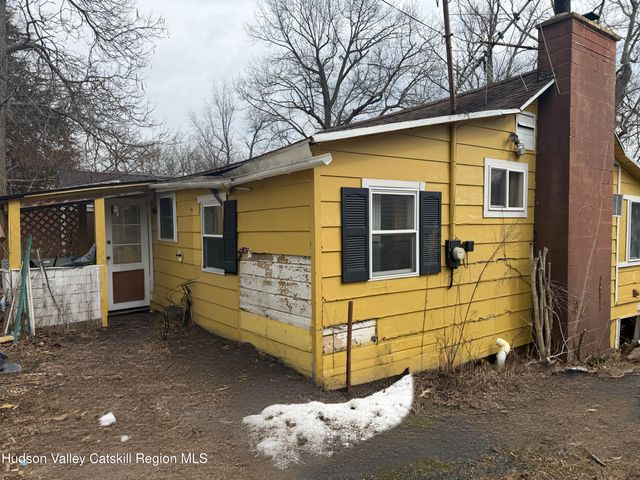 26 Rose Street, Niverville, NY 12130