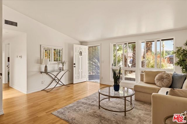 17248 Warrington Drive, Granada Hills (los Angeles), CA 91344