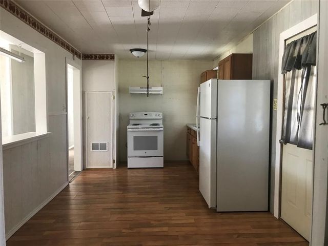 1414 Woodward Street, Damon, TX 77430