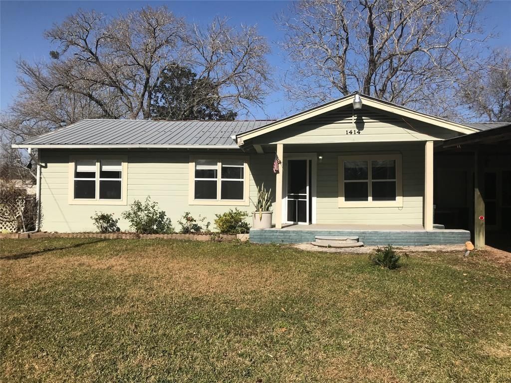 1414 Woodward Street, Damon, TX 77430
