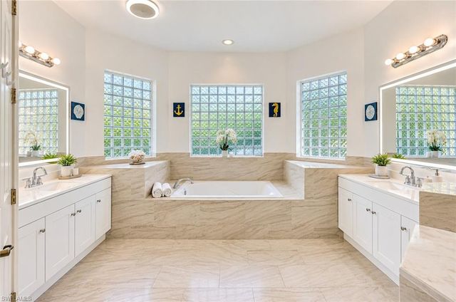 525 Desoto BLVD N, Naples, FL 34120