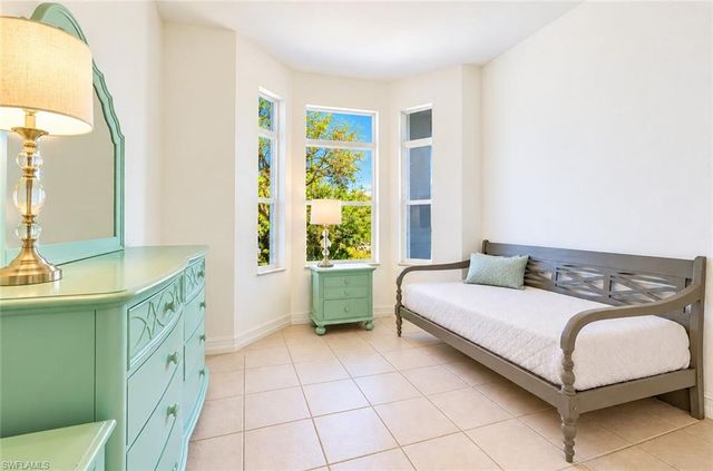 525 Desoto BLVD N, Naples, FL 34120