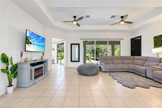 525 Desoto BLVD N, Naples, FL 34120