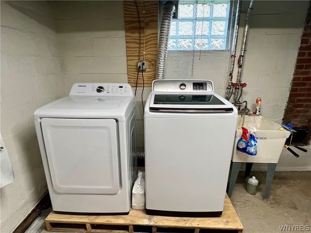 70 Irwinwood Road, Lancaster, NY 14086