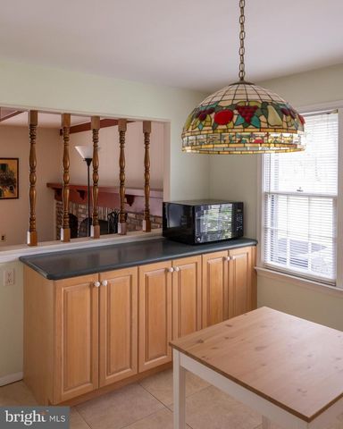 20 DONCASTER RD, Cherry Hill, NJ 08003