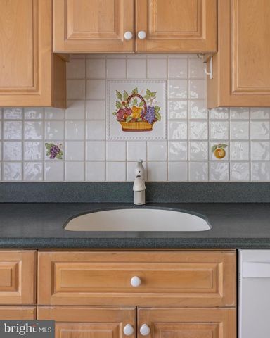 20 DONCASTER RD, Cherry Hill, NJ 08003