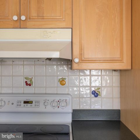 20 DONCASTER RD, Cherry Hill, NJ 08003