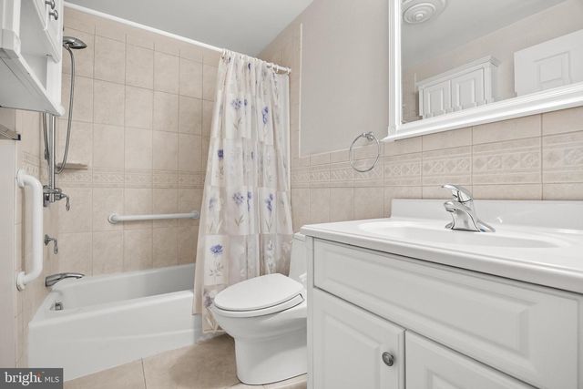 20 DONCASTER RD, Cherry Hill, NJ 08003