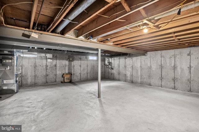 20 DONCASTER RD, Cherry Hill, NJ 08003