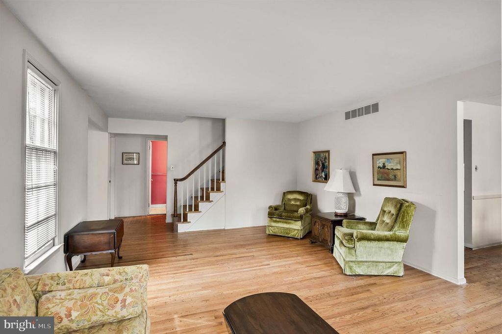 Image 11 of property listing at 20 DONCASTER RD, Cherry Hill, NJ 08003