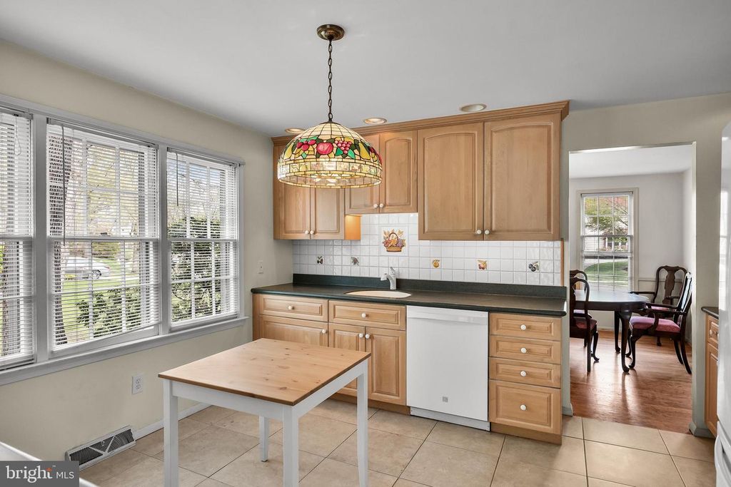 Image 15 of property listing at 20 DONCASTER RD, Cherry Hill, NJ 08003