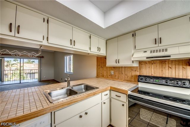 4616 SE 6th AVE 202, Cape Coral, FL 33904