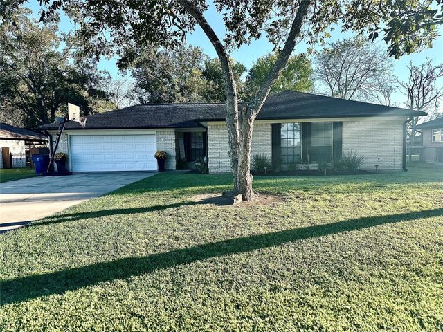 1457 Camellia Drive, Sweeny, TX 77480