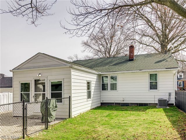 2682 9th Street, Cuyahoga Falls, OH 44221