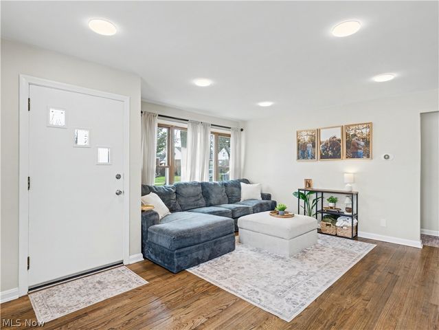 2682 9th Street, Cuyahoga Falls, OH 44221