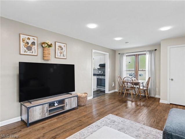 2682 9th Street, Cuyahoga Falls, OH 44221