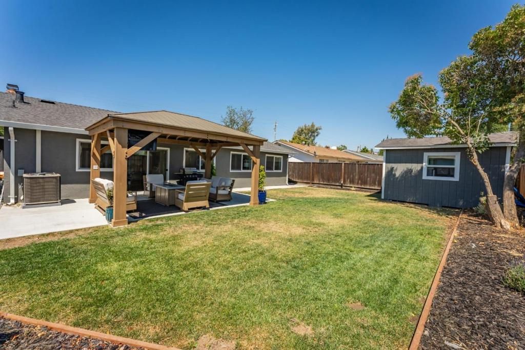 Image 14 of property listing at 818 Sylvandale Avenue, San Jose, CA 95111