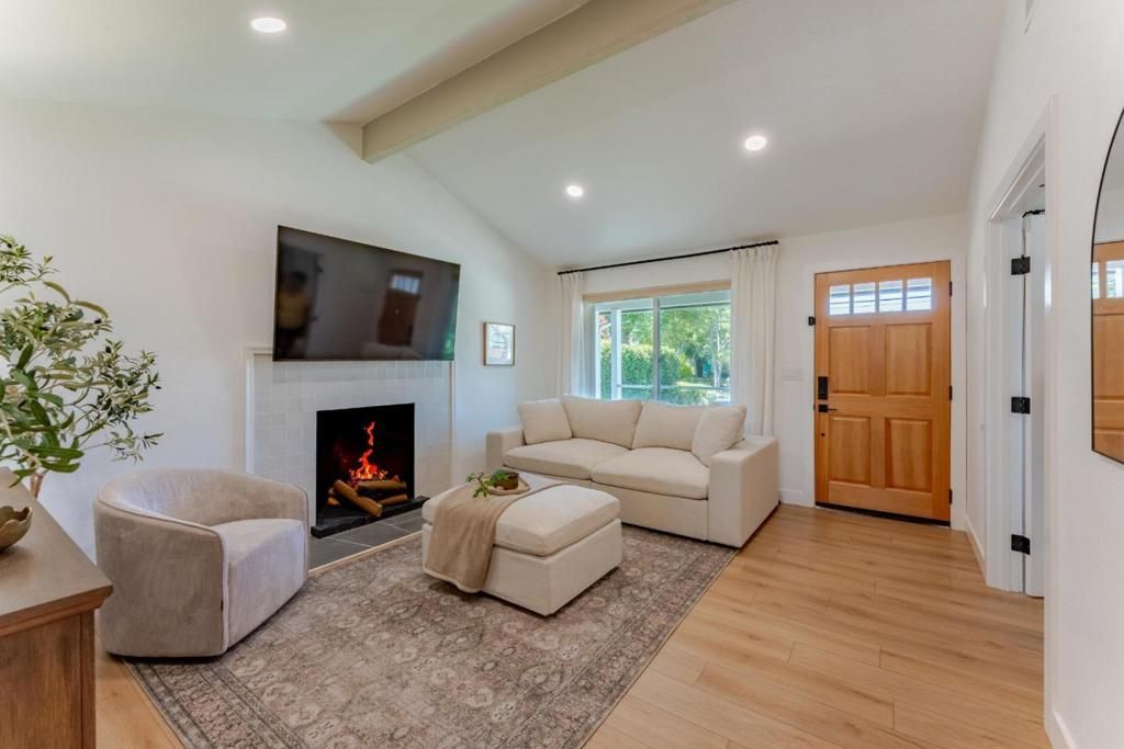 Image 4 of property listing at 818 Sylvandale Avenue, San Jose, CA 95111