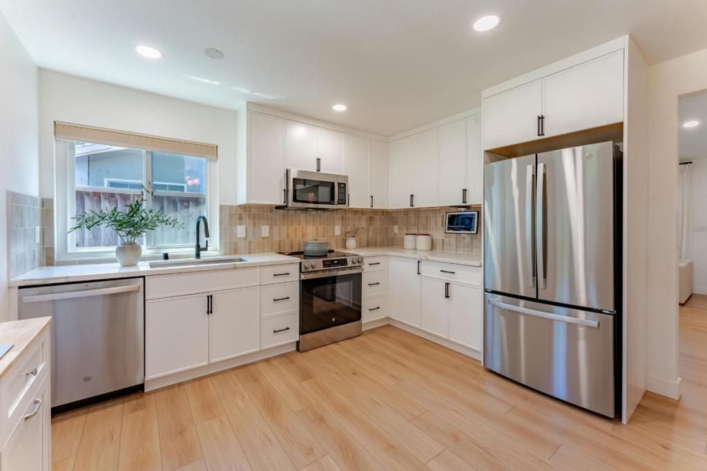 Image 6 of property listing at 818 Sylvandale Avenue, San Jose, CA 95111