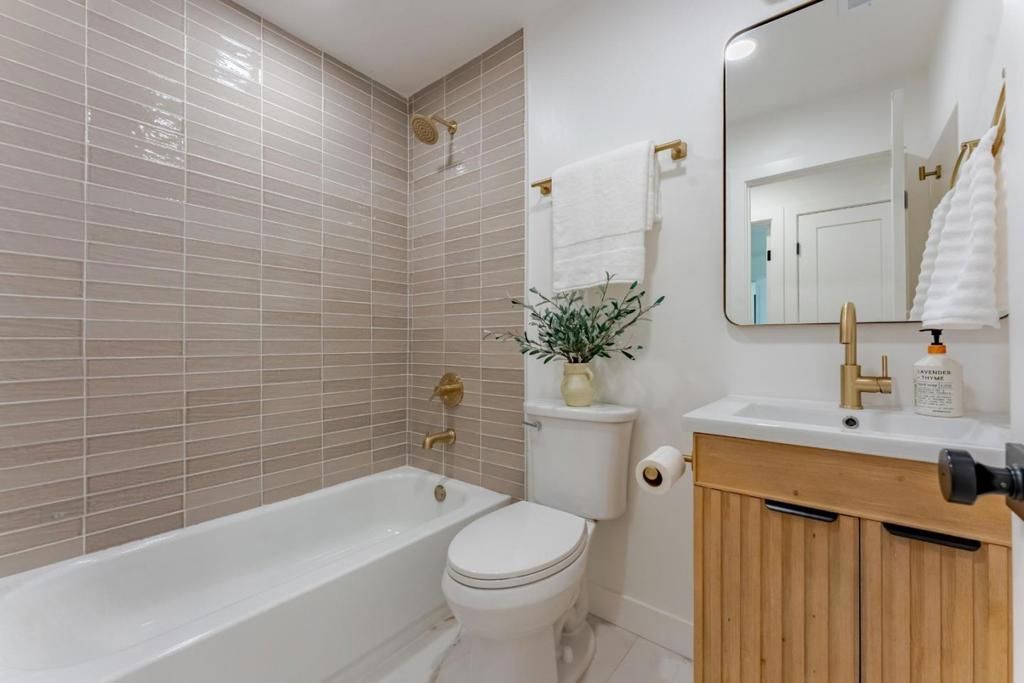 Image 9 of property listing at 818 Sylvandale Avenue, San Jose, CA 95111