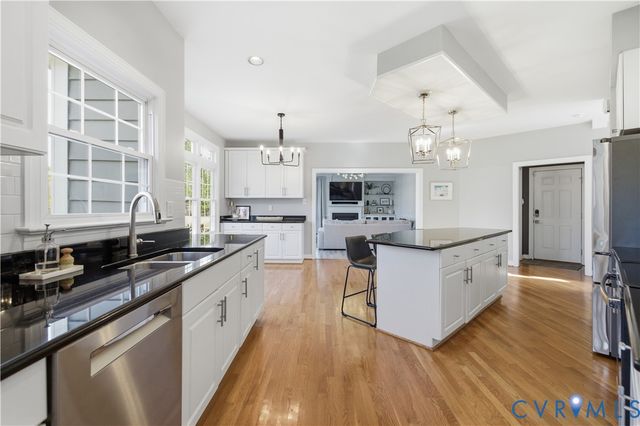 12145 Manor Park Dr, Glen Allen, VA 23059