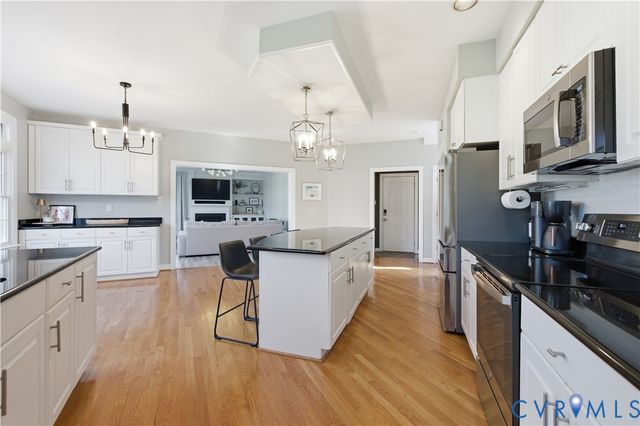 12145 Manor Park Dr, Glen Allen, VA 23059