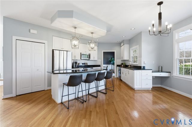 12145 Manor Park Dr, Glen Allen, VA 23059