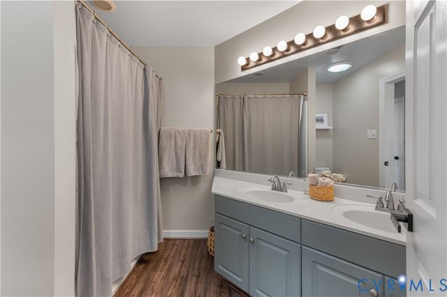 12145 Manor Park Dr, Glen Allen, VA 23059