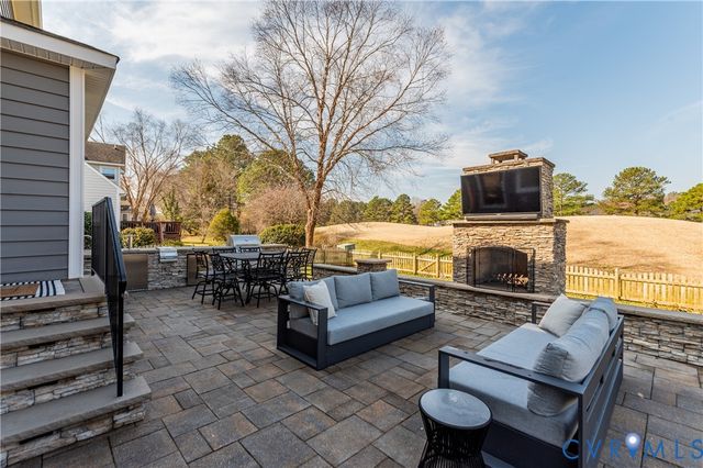 12145 Manor Park Dr, Glen Allen, VA 23059