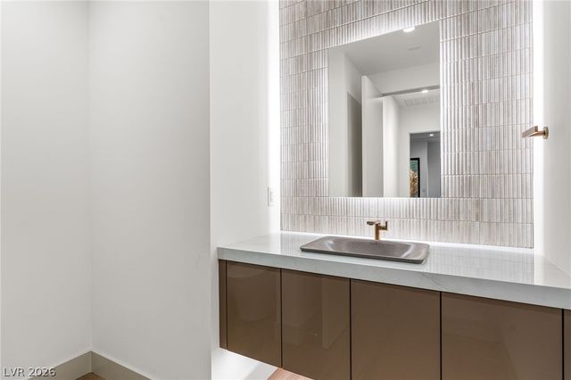 521 Overlook Rim Drive, Henderson, NV 89012