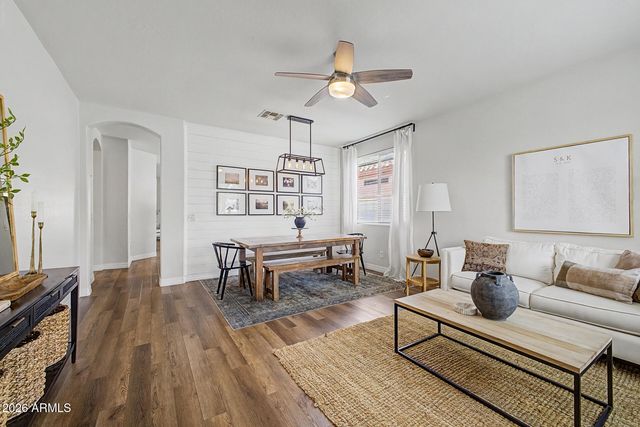 6792 W TETHER Trail, Peoria, AZ 85383