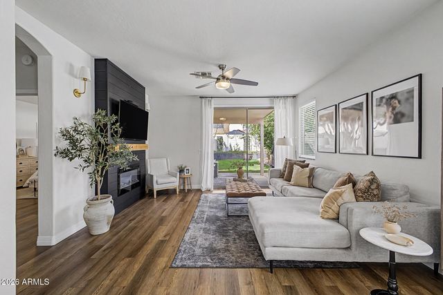 6792 W TETHER Trail, Peoria, AZ 85383