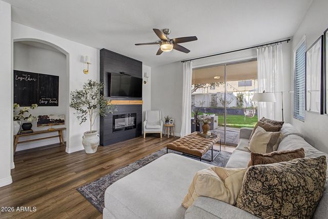 6792 W TETHER Trail, Peoria, AZ 85383