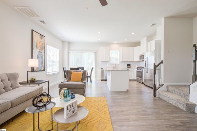 1 Mcguires Place, Simpsonville, SC 29680