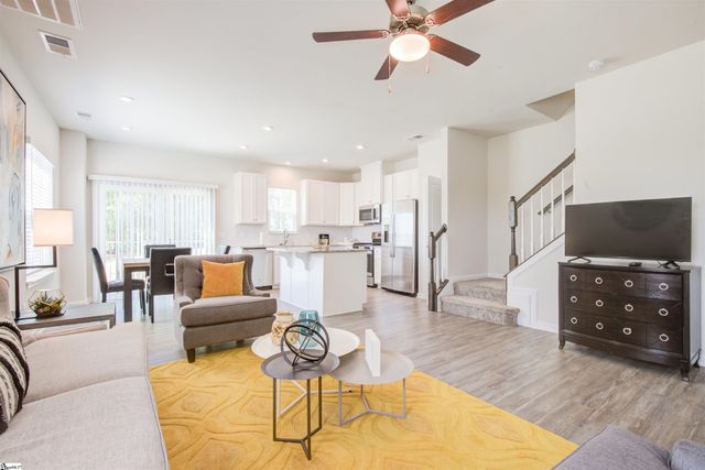 1 Mcguires Place, Simpsonville, SC 29680