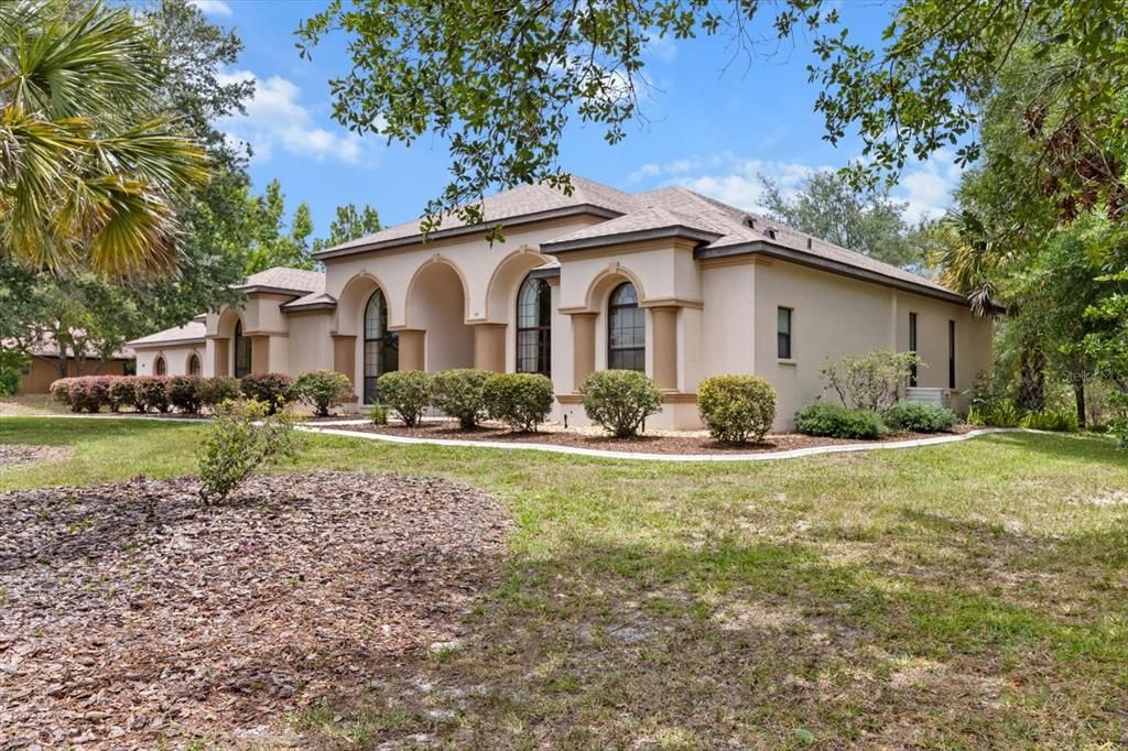 Image 2 of property listing at 64 CYPRESS BOULEVARD E, Homosassa, FL 34446