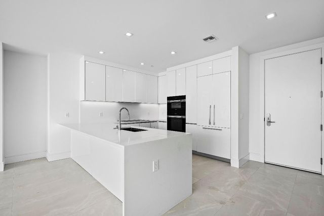 220 Lake Shore Drive 1607, Lake Park, FL 33403