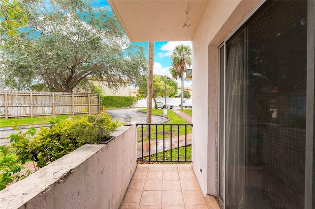 9490 SW 77th Ave N1, Miami, FL 33156