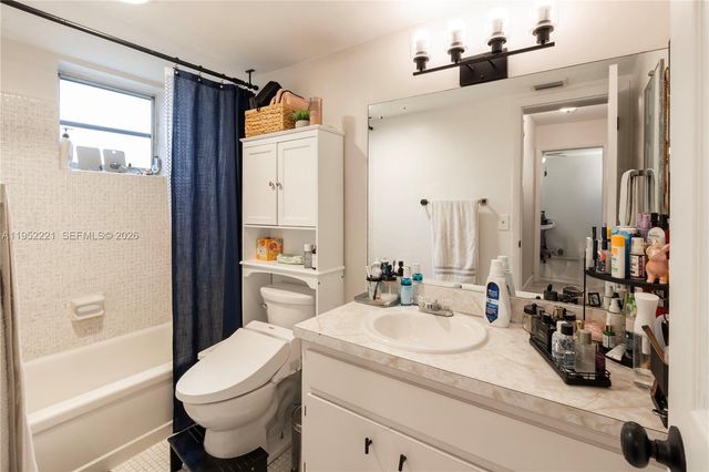 9490 SW 77th Ave N1, Miami, FL 33156