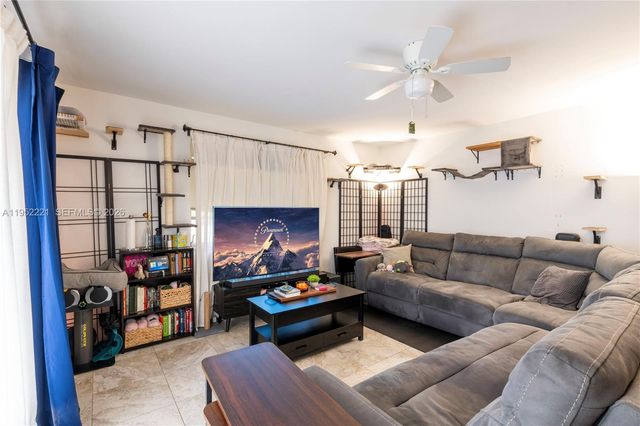 9490 SW 77th Ave N1, Miami, FL 33156