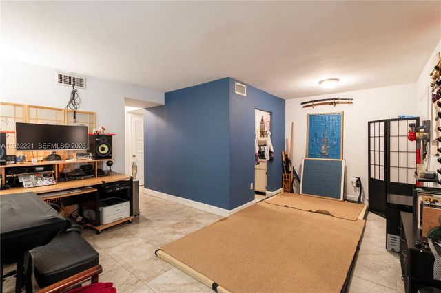 9490 SW 77th Ave N1, Miami, FL 33156