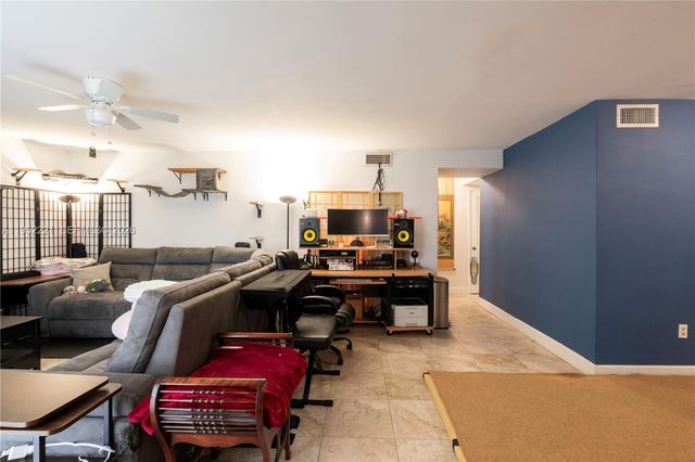 9490 SW 77th Ave N1, Miami, FL 33156