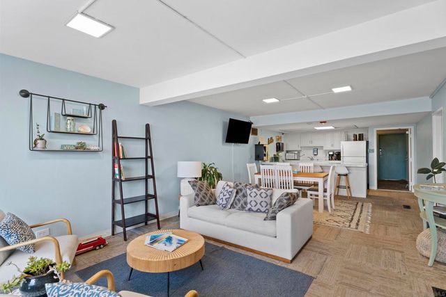 4944 Cass 604, San Diego, CA 92109