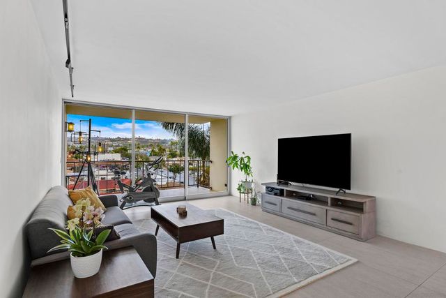 4944 Cass 604, San Diego, CA 92109