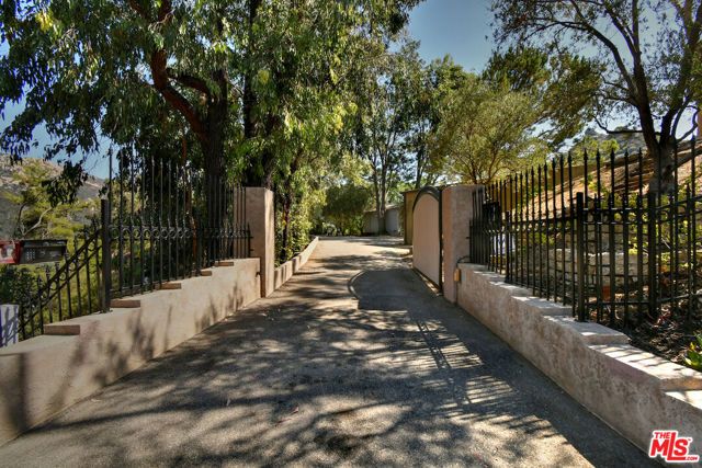 25700 Mulholland Highway, Calabasas, CA 91302