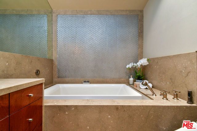 25700 Mulholland Highway, Calabasas, CA 91302