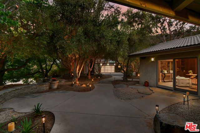 25700 Mulholland Highway, Calabasas, CA 91302