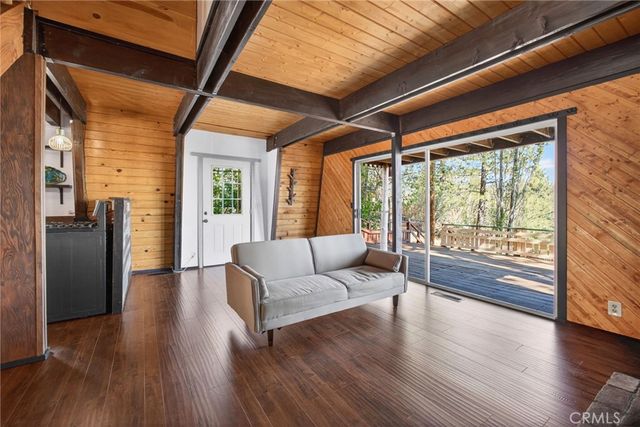 2068 Slippery Elm, Wrightwood, CA 92397